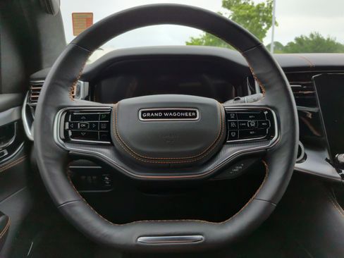 Used 2023 Jeep Grand Wagoneer Series III AWD/4WD image 21