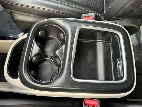 Used 2022 Chrysler Pacifica Touring-L image 34