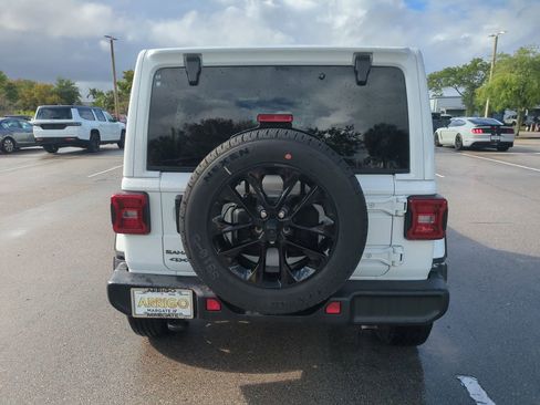 Used 2025 Jeep Wrangler Unlimited Sahara AWD/4WD image 7