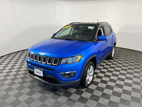 Used 2018 Jeep Compass Latitude w/ Popular Equipment Group AWD/4WD image 3