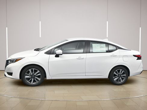 Certified 2025 Nissan Versa SV w/ Trunk Package FWD image 4