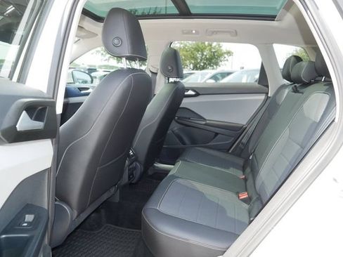 Certified 2023 Volkswagen Taos SE w/ Panoramic Sunroof Package AWD/4WD image 17