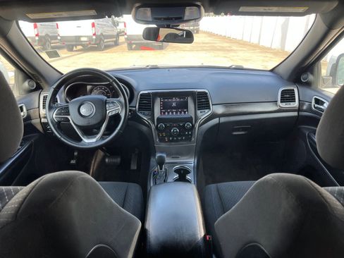 Used 2018 Jeep Grand Cherokee Laredo RWD image 22