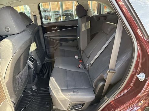 Used 2019 Kia Sorento LX image 17