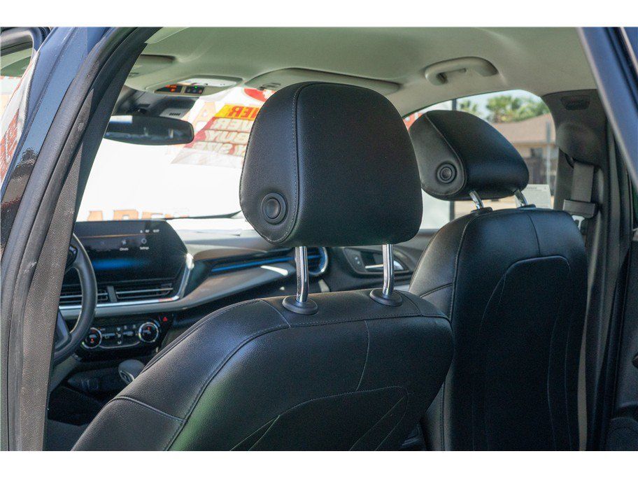 Used 2024 Chevrolet Trax LT FWD image 34