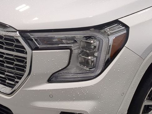 Used 2023 GMC Terrain Denali w/ Denali Premium Package image 11
