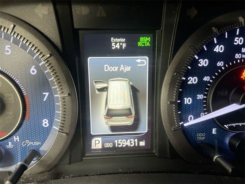 Used 2018 Toyota Sienna XLE w/ XLE Navigation Package image 12