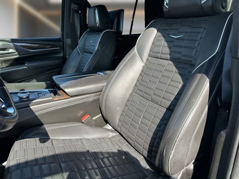 Certified 2023 Cadillac Escalade Sport Platinum w/ LPO, ONYX Package AWD/4WD image 7