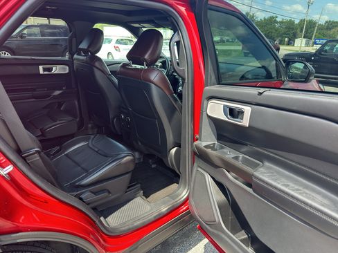Used 2020 Ford Explorer Platinum w/ Premium Technology Package AWD/4WD image 26