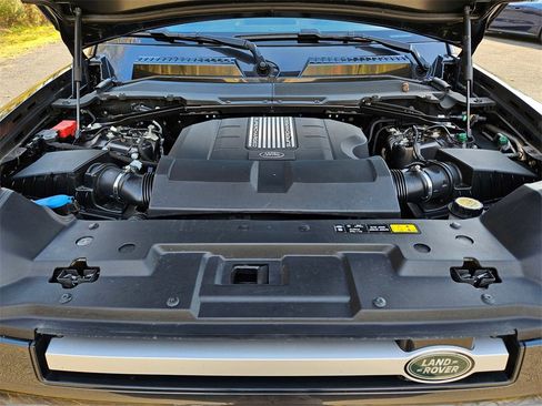 Used 2024 Land Rover Defender 110 SE image 25