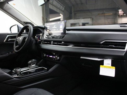 New 2026 Mitsubishi Outlander SE image 16