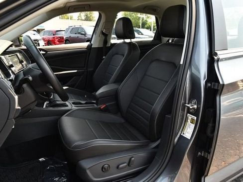 Certified 2023 Volkswagen Jetta SE w/ Panoramic Sunroof Package FWD image 19