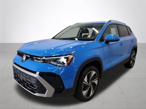 New 2026 Volkswagen Taos SE AWD/4WD image 2