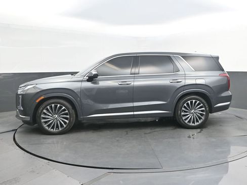 Used 2023 Hyundai Palisade Calligraphy FWD image 2