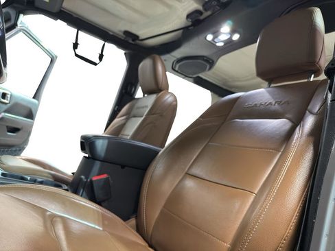 Used 2021 Jeep Wrangler Unlimited Sahara w/ Dual Top Group image 15