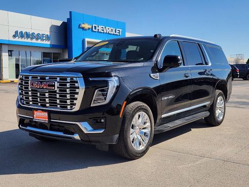 Used 2025 GMC Yukon XL Denali AWD/4WD image 2