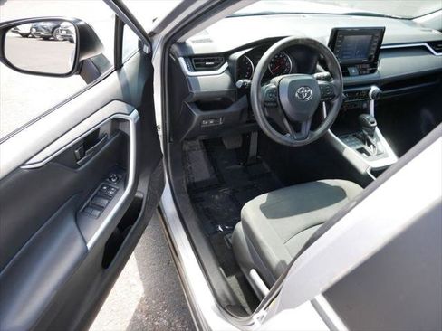Certified 2022 Toyota RAV4 LE AWD/4WD image 10