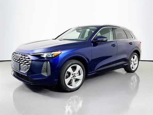 New 2025 Audi Q5 Prestige image 3