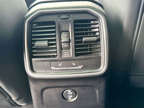 Used 2023 Porsche Macan image 27