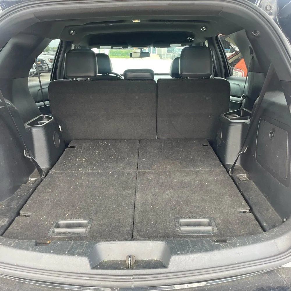 Used 2017 Ford Explorer XLT w/ Equipment Group 202A AWD/4WD image 32