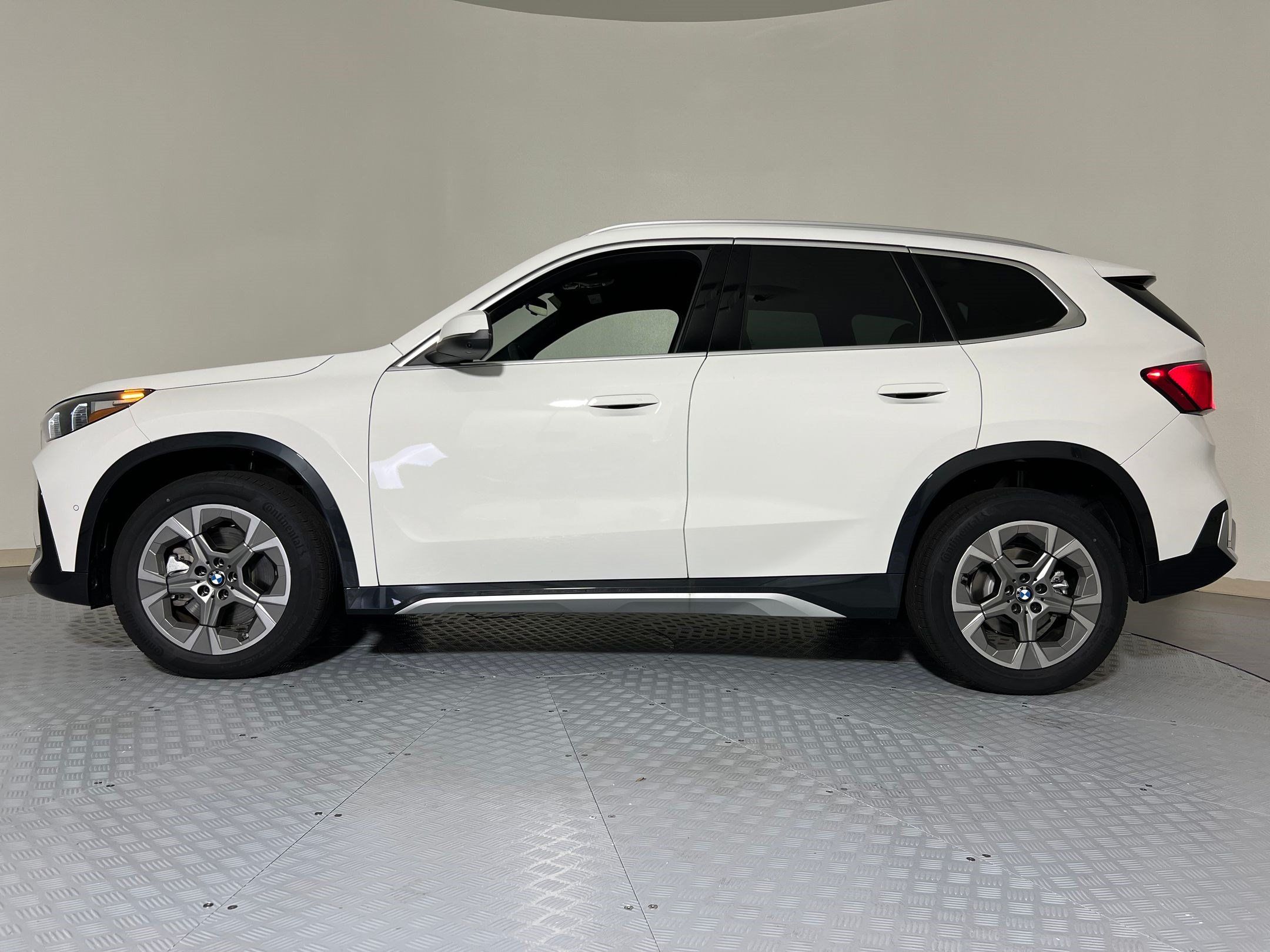 Used 2026 BMW X1 xDrive28i w/ Technology Package AWD/4WD image 2