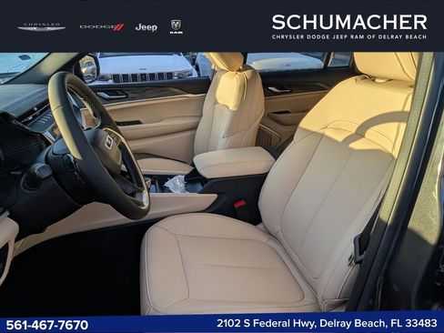 New 2026 Jeep Grand Cherokee Limited RWD image 12