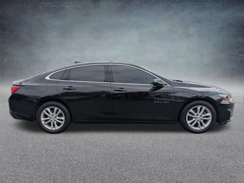 Used 2018 Chevrolet Malibu LT FWD image 2