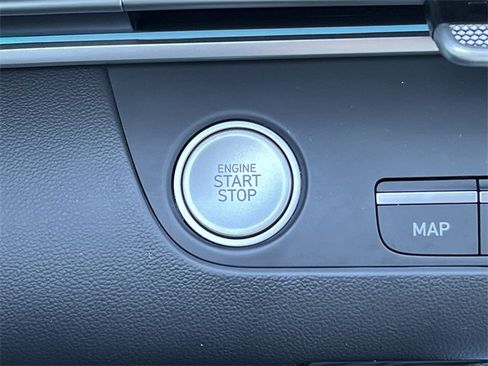 Used 2024 Hyundai Elantra Limited image 11