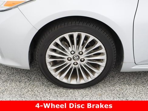 Used 2018 Toyota Avalon Limited image 11