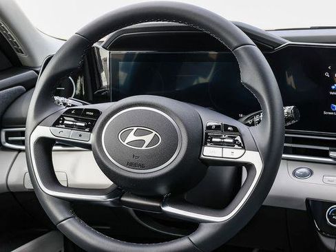 New 2026 Hyundai Elantra Limited FWD image 17