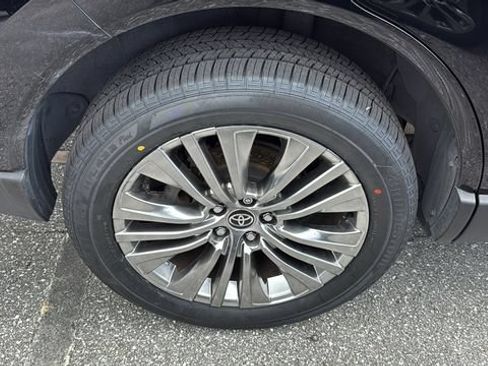 Used 2023 Toyota Venza XLE AWD/4WD image 10