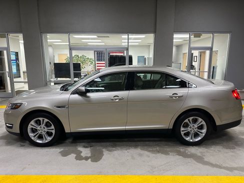 Used 2018 Ford Taurus SEL image 4