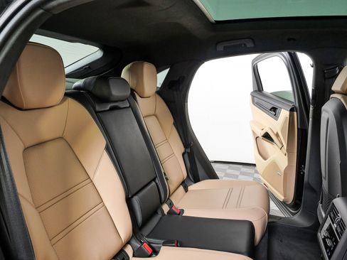 New 2026 Porsche Cayenne GTS AWD/4WD image 24