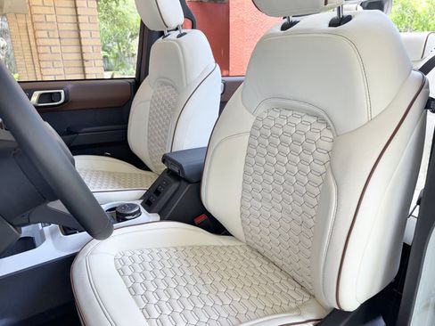 Used 2024 Ford Bronco Outer Banks image 29