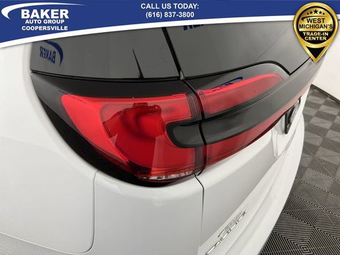 Used 2021 Chrysler Pacifica Limited w/ Uconnect Theater Family Group image 38