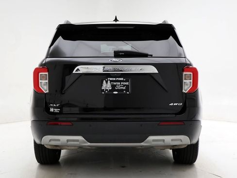 Used 2022 Ford Explorer XLT w/ Equipment Group 202A image 8