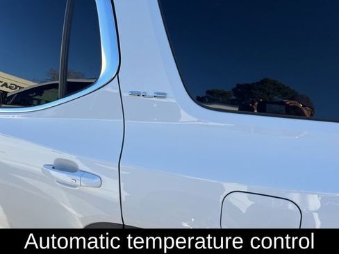 Used 2021 GMC Acadia SLE w/ Driver Convenience Package image 7