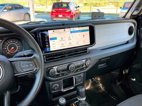 Used 2024 Jeep Gladiator Sport image 12