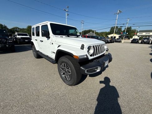 New 2026 Jeep Wrangler Unlimited Sahara AWD/4WD image 7