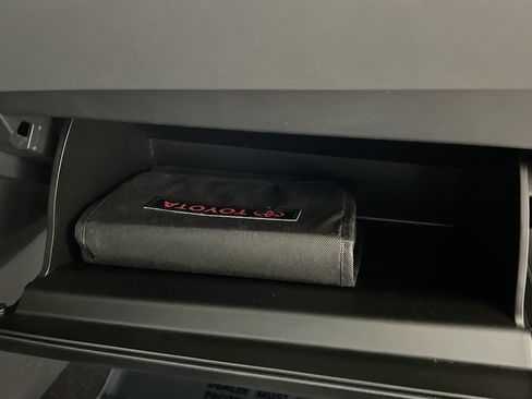 Used 2023 Toyota Venza LE image 35