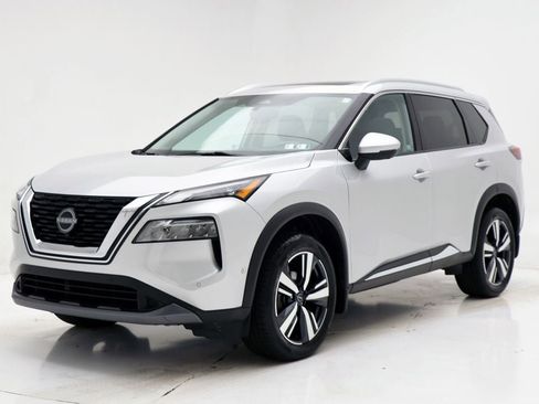 Used 2023 Nissan Rogue SL w/ SL Premium Package image 2