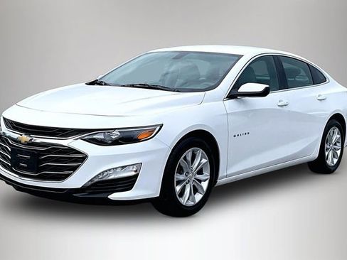 Used 2022 Chevrolet Malibu LT image 2