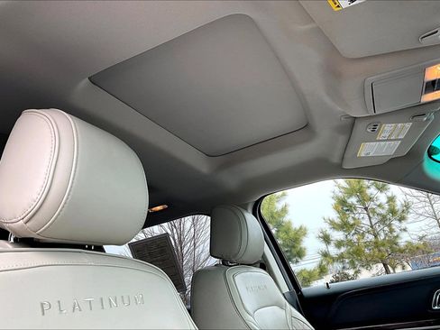 Used 2017 Ford Explorer Platinum image 29