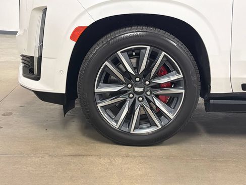 Used 2022 Cadillac Escalade Sport Platinum w/ Heavy-Duty Trailer Package AWD/4WD image 9