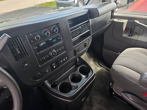 Used 2018 Chevrolet Express 3500 LT w/ LT Preferred Equipment Group RWD image 17