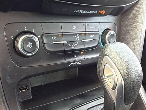 Used 2017 Ford Focus SE FWD image 31