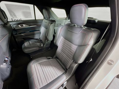 New 2026 Ford Explorer ST-Line w/ ST-Line Street Pack image 31