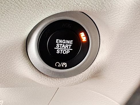 Used 2021 Chrysler Voyager Lxi FWD image 18
