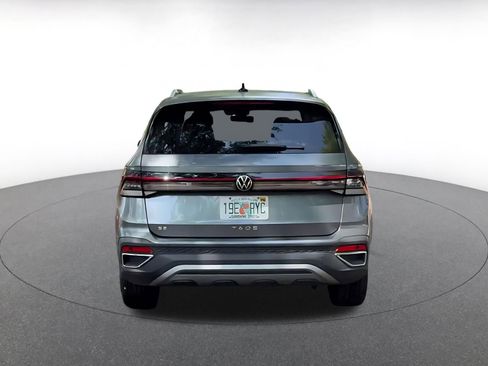 Used 2025 Volkswagen Taos SE image 12