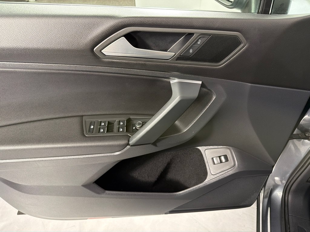 Used 2019 Volkswagen Tiguan SEL FWD image 11